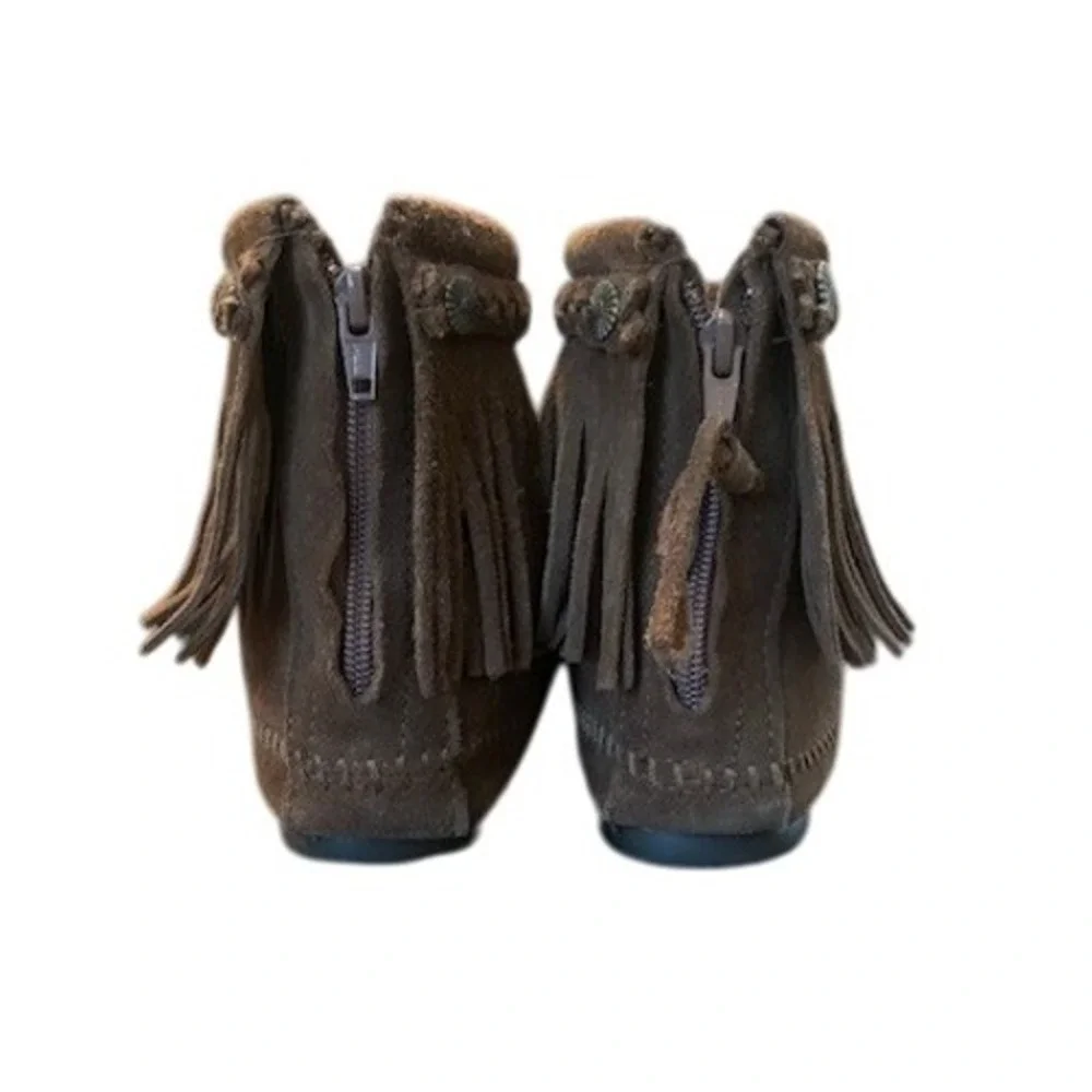 Minnetonka Womens Brown Suede Fringe Back Zip Moccasin Ankle Boots‎ Concho Trim